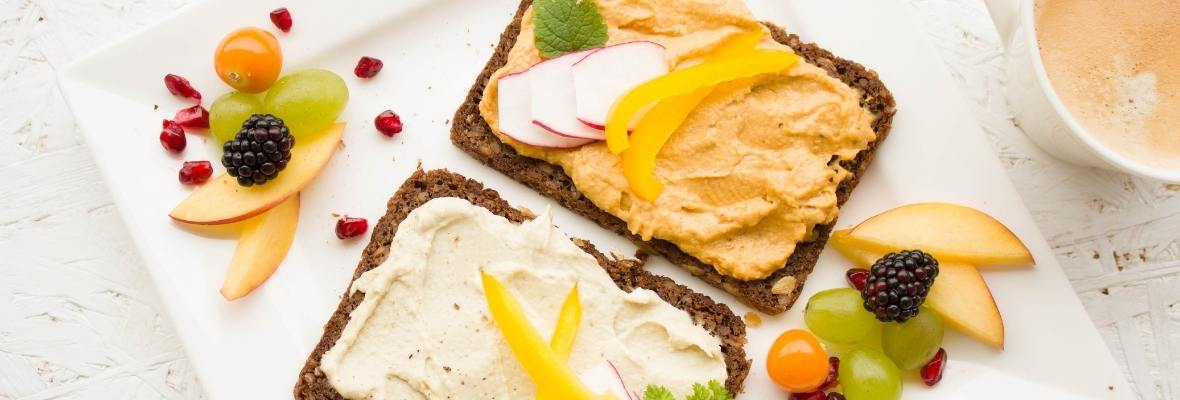 Café da manhã vegano: dicas, benefícios e receitas | Blog Nutrify